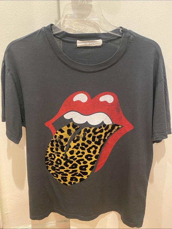 Daydreamer Tops - Daydreamer Black Graphic Tee with Red Lips and Leopard Tongue